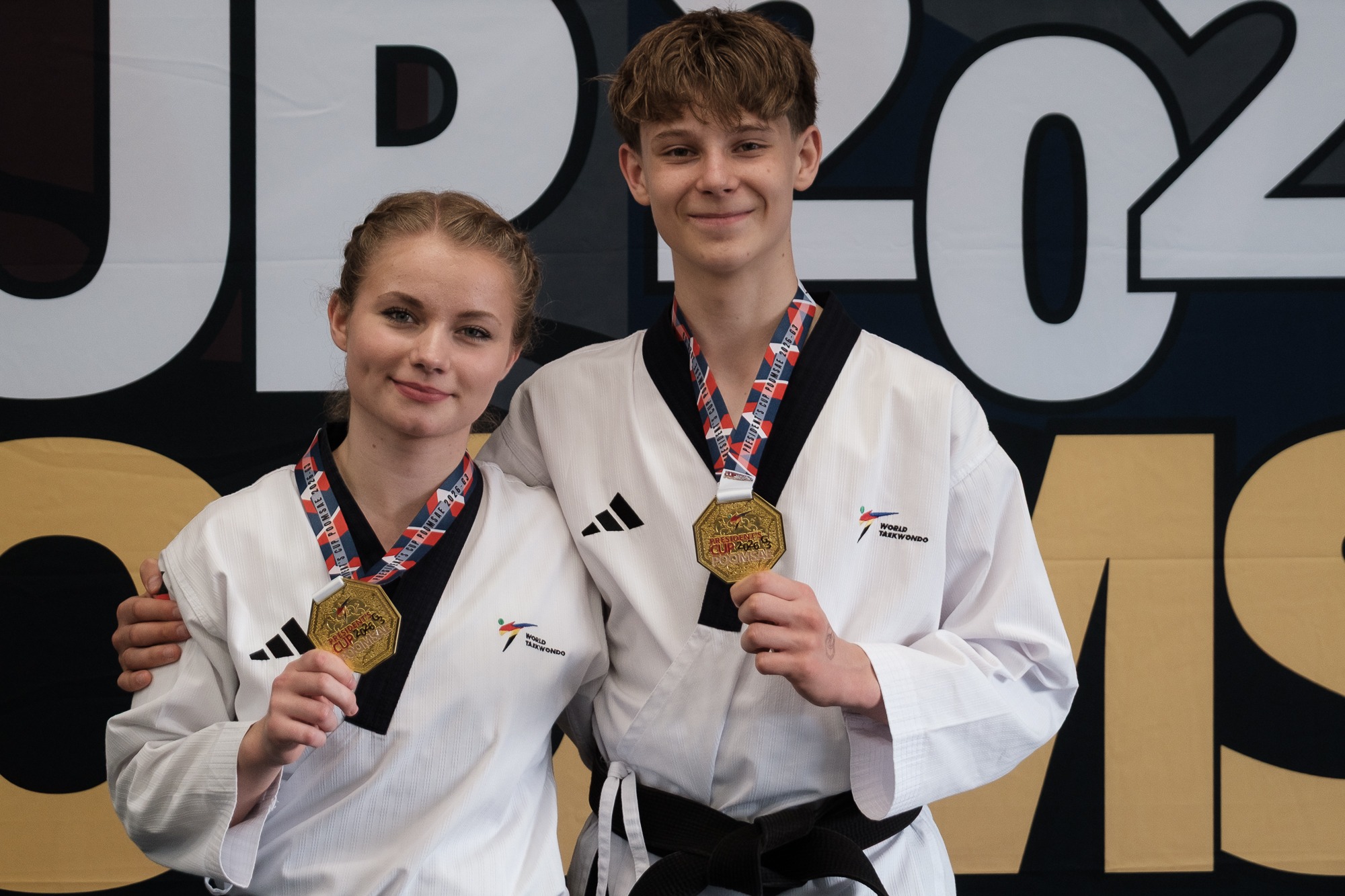 Pia und Nikita vor der Taekwondo-WM – auch der Bergsträßer Anzeiger berichtet