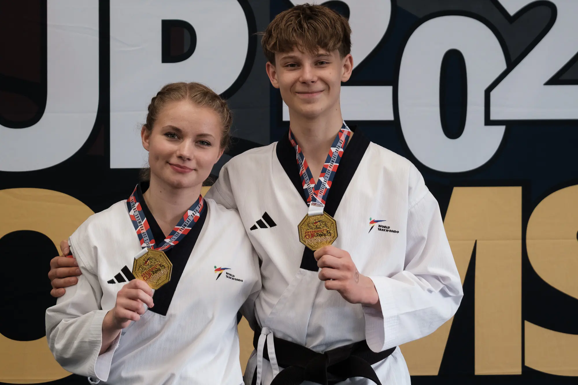 Pia und Nikita vor der Taekwondo-WM – auch der Bergsträßer Anzeiger berichtet