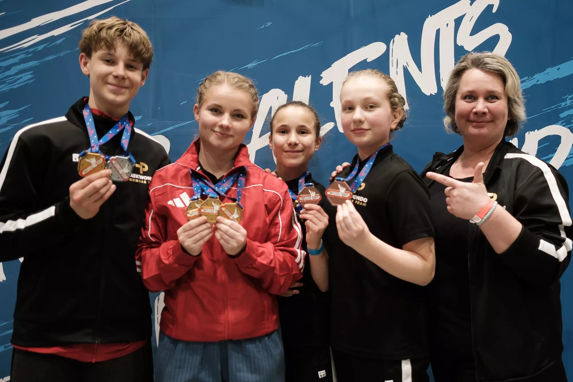 Taekwondo Poomsae Team Bensheim überzeugt beim 24. Euregio Cup in Grefrath